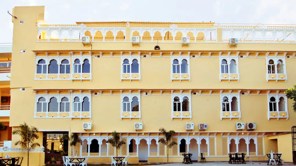 Ambrai Villa - 4 bhk Swimming Pool, Garden