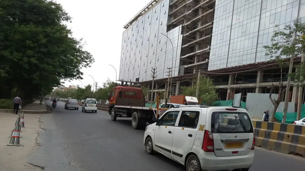 DLF Cyber Park Highway Gate
