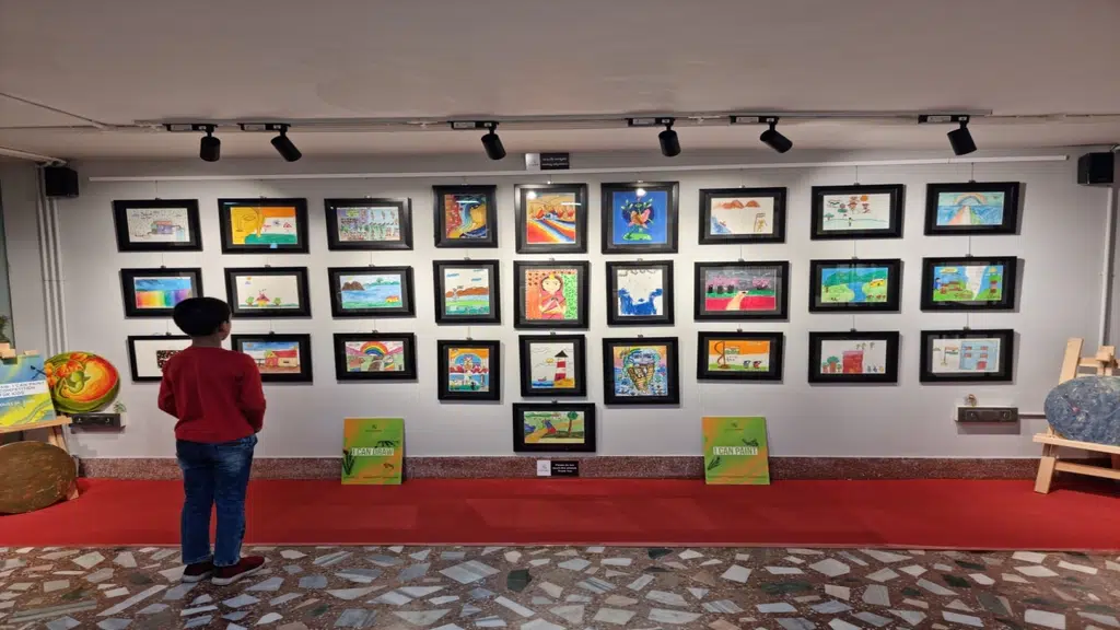 Dys Art Gallery